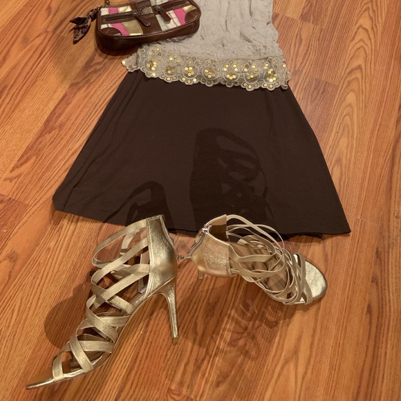 Metallic gold Tahari heels Size 10 - Picture 2 of 8